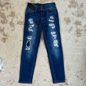 L&B Distressed Skinny Jeans Size 4 💗